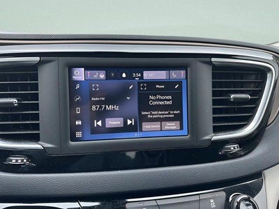 2022 Chrysler Voyager LX