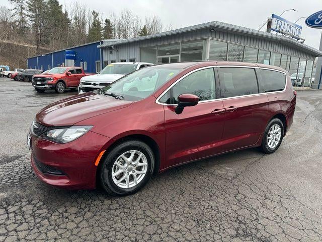 2022 Chrysler Voyager LX FWD