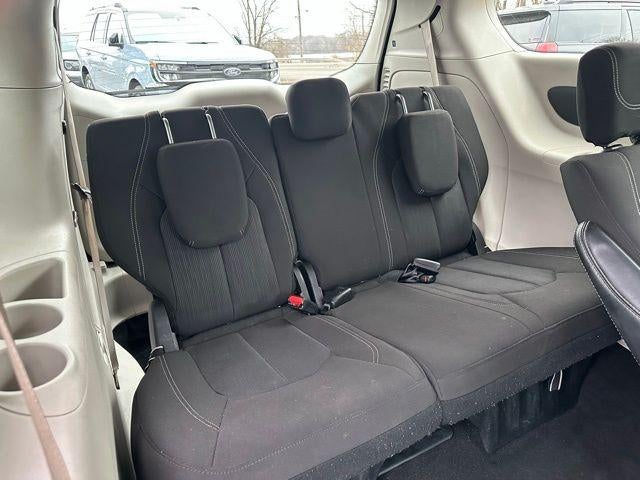 2022 Chrysler Voyager LX FWD