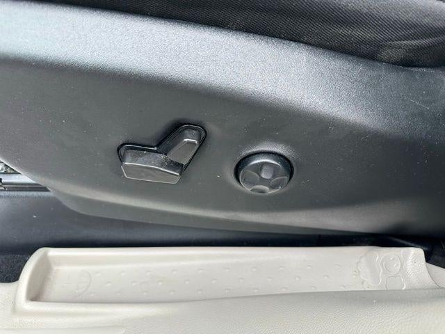 2022 Chrysler Voyager LX FWD