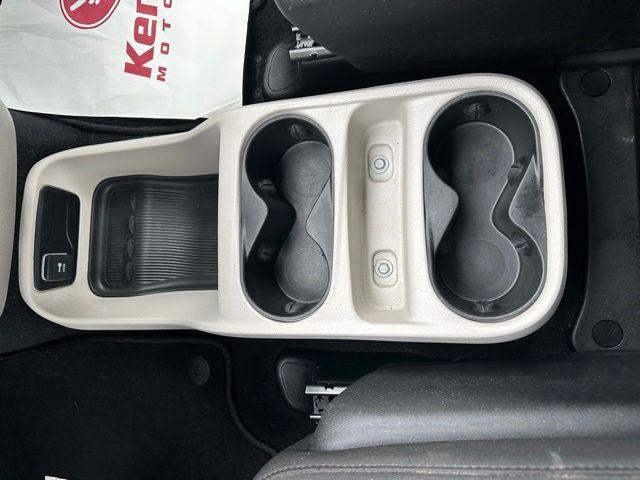 2022 Chrysler Voyager LX FWD