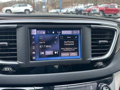 2022 Chrysler Voyager LX FWD