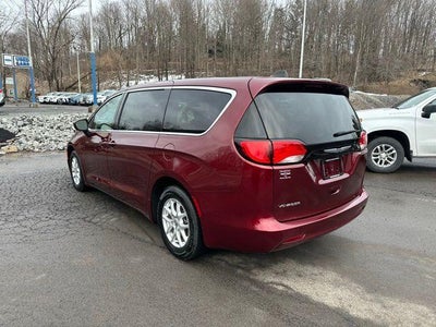 2022 Chrysler Voyager LX FWD