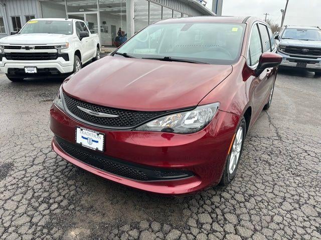 2022 Chrysler Voyager LX FWD