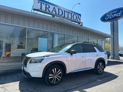 2025 Nissan Pathfinder Platinum 4WD