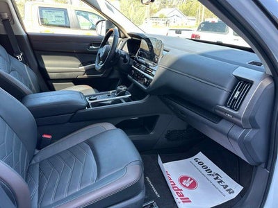 2025 Nissan Pathfinder Platinum 4WD