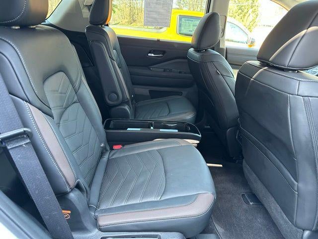 2025 Nissan Pathfinder Platinum 4WD