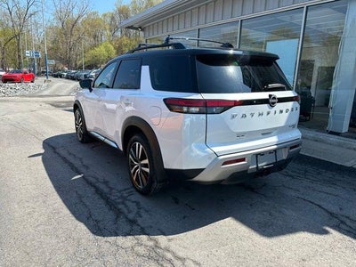 2025 Nissan Pathfinder Platinum 4WD