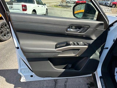2025 Nissan Pathfinder Platinum 4WD