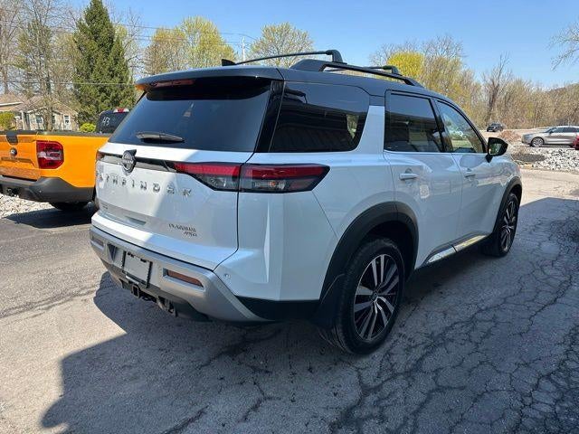 2025 Nissan Pathfinder Platinum 4WD