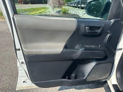2019 Toyota Tacoma 2WD 2WD SR Double Cab 5' Bed I4 AT (GS)